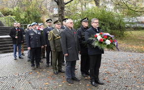 Piení akt ke Dni válečných veteránů